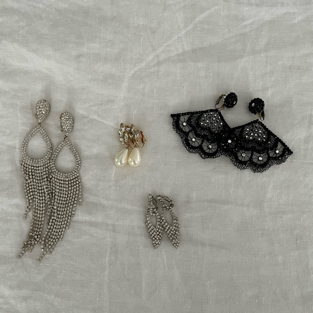 Lot of 4 vintage clip earrings